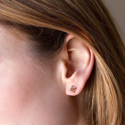 Pyramid-stud-earrings-rosegold-sexy